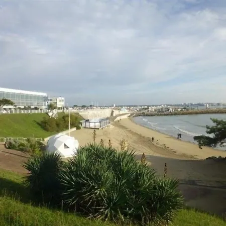 : En Centre-ville Et Proche Plage アパート ロワイヤン